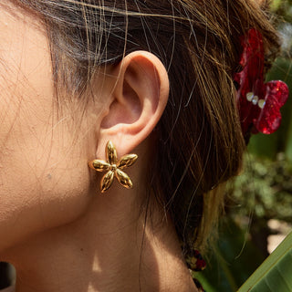 ステンレス304 ニッケルフリー 水に濡れても錆びにくい 18Kゴールドメッキ チャンキー ピアス フラワー 花 【YJ00709】