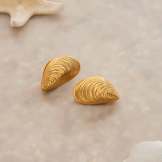ステンレス304 低ニッケル 水に濡れても錆びにくい 18Kゴールドメッキ ピアス シェル 貝殻 【YJ01569】