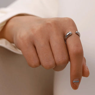 ステンレス304 低ニッケル 水に濡れても錆びにくい 18Kゴールドメッキ リング ティアドロップ 【YJ01708】