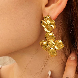 ステンレス304 低ニッケル 水に濡れても錆びにくい 18Kゴールドメッキ ピアス フラワー 花 【YJ03131】