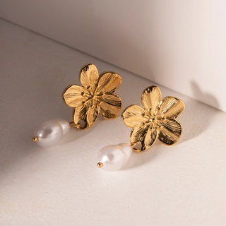 ステンレス304 低ニッケル 水に濡れても錆びにくい 18Kゴールドメッキ ピアス フラワー 花 バロックパール【YJ04024】