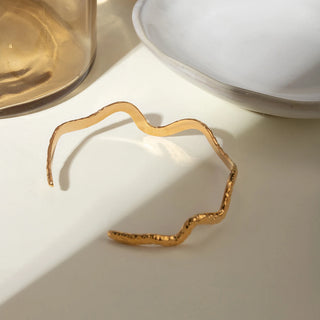 ステンレス304 ニッケルフリー 水に濡れても錆びにくい 18Kゴールドメッキ ブレスレット バングル ウェーブ【YJ00658】