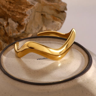 ステンレス304 低ニッケル 水に濡れても錆びにくい 18Kゴールドメッキ ブレスレット チャンキー バングル ウェーブ【YJ02951】