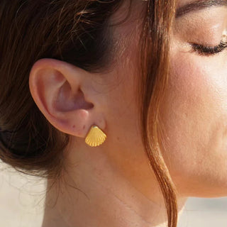ステンレス304 低ニッケル 水に濡れても錆びにくい 18Kゴールドメッキ ピアス シェル 貝殻 【YJ01789】