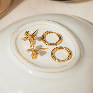 ステンレス304 低ニッケル 水に濡れても錆びにくい 18Kゴールドメッキ ピアス フープ リボン 2点セット【YJ01927】