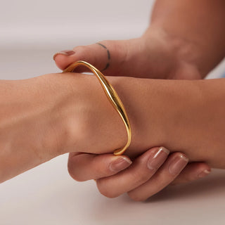ステンレス304 ニッケルフリー 水に濡れても錆びにくい 18Kゴールドメッキ ブレスレット バングル【YJ00733】