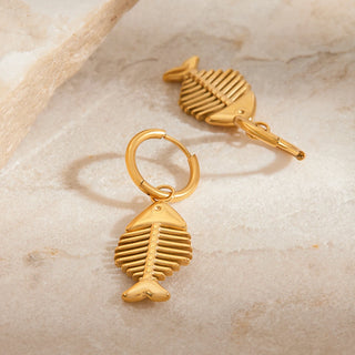 ステンレス304 低ニッケル 水に濡れても錆びにくい 18Kゴールドメッキ ピアス 魚 フィッシュ【YJ01267】